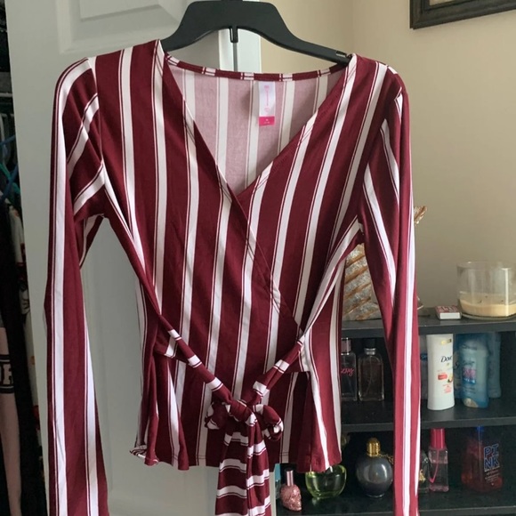 Top - Picture 2 of 2